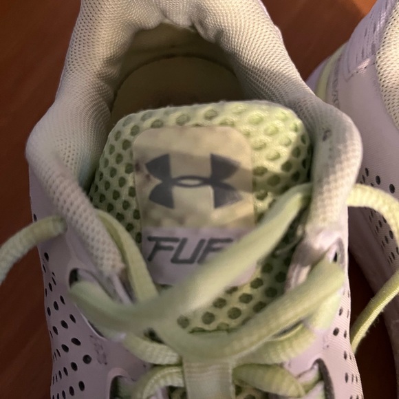 Woman’s size 7 under armour shoes - Picture 2 of 10